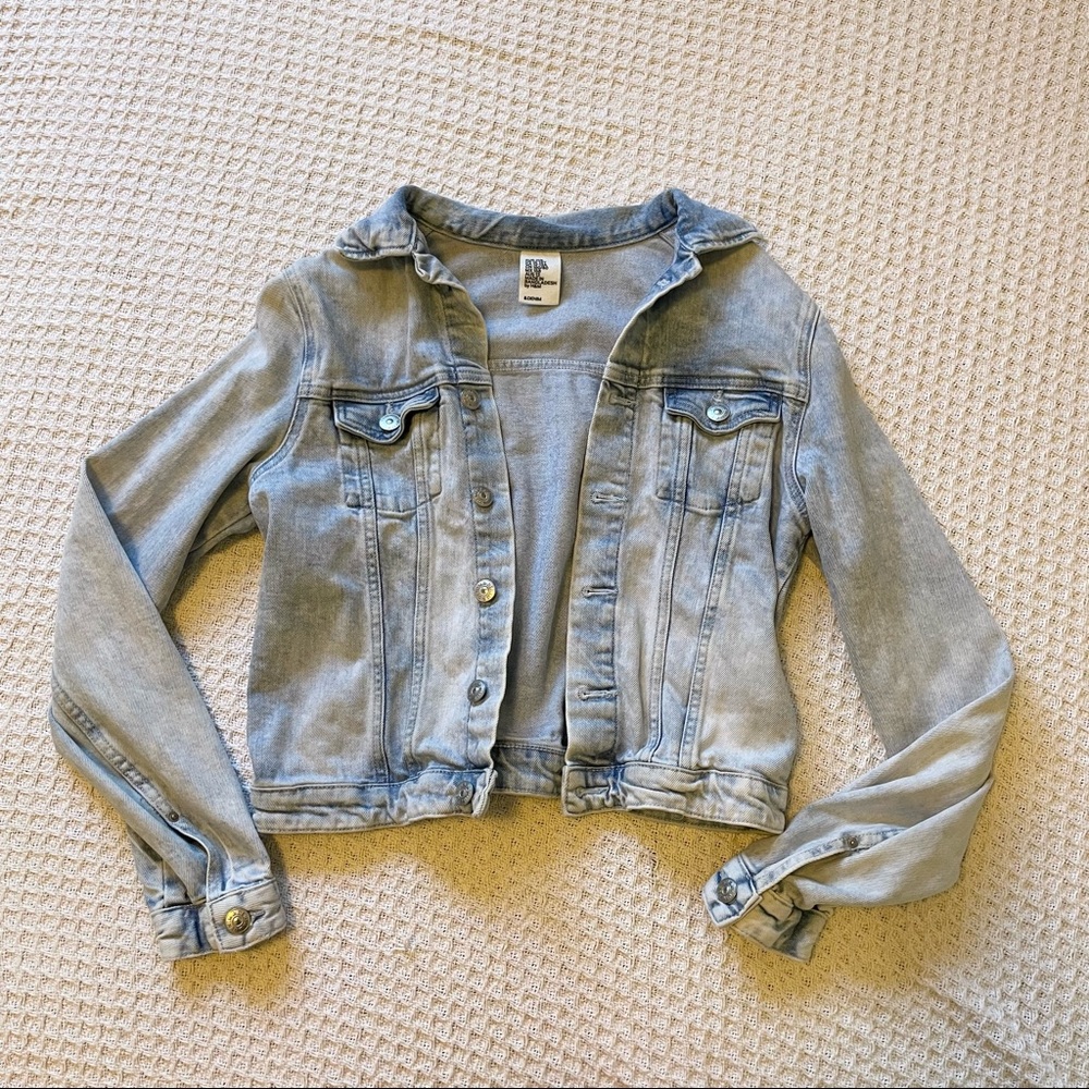 H&M jean jacket in acid washed light blue (size 12-13Y but fits like US 0)